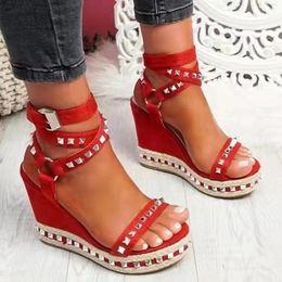 Sandals Brand Ladies Plateforme Gladiator Fashion Rivet Corpède High Heels Summer Women's Party Shoes Womansandals