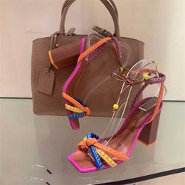 Sandalias Brasil Fashion Luxury Twist Woven Sandals Bloqueo de color Marca de diseñador Zapatos para mujer espesas con sandalias de tacón altas