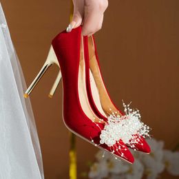 Sandales mariée mariage pompes à talons hauts chaussures pour femmes printemps 2022 rouge mode perle stiletto chaussures modernes banquet de luxe avec des robes G230211