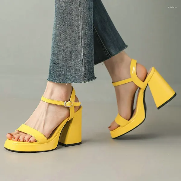 Sandalias Verde brillante Amarillo Punta abierta Charol Clásico 2023 Verano Zapatos de mujer Vestido Bombas Chunky Tacones altos Moda