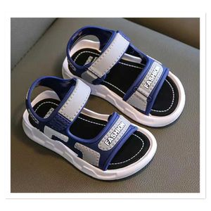 Sandalen kinderen en meisjes Koreaanse editie zachte zool anti slip kleine middelbare school jongens baby's strand D240527