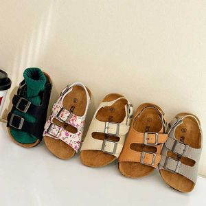 Sandalen Kinderen Beach Sandalen voor jongens Girls Summer Outdoor Soft Sole Anti Slip Kinderschoenen Peuter Casual Open Toen Flat Sandals 240423