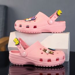 Sandalen kinderen schattige cartoon klompen kinderen muilezels zomer croc strand slippers sandelgrot gat baby konijn tuinschoen voor jongens meisjes 230821