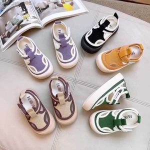 Sandalen kinderen holle canvas schoenen 2022 lente nieuwe baby snoep kleurschoenen jongens en meisjes zomer ademende kleine stoffen sandalen w0327