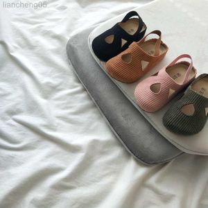 Sandalen kindergeluide adembare schoenen 2023 Lente zomer nieuwe Britse stijl jongens meisjes baotou sandalen 1-9 jaar oude slippers w0327