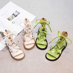 Sandalen Kinderen Solid Green Unieke Girls Lace-Up 2022 Zomer Nieuwe Flat Casual Romeinse schoenen Veelzijdige straatstijl Back Zip Kids Fashion 0202