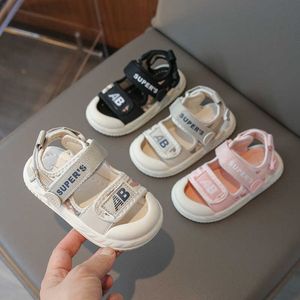 Sandals enfants garçons d'été ouverts 2024 Nouveau collège grand enfants bébé filles petites chaussures de plage baotou étudiant h240510