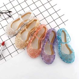 Sandalen Childrens Sandals Zomer Crystal Shoes Classic Ice and Snow Princess Jelly Jelly Heel Party Dance Shoes Hot 240423