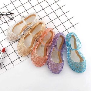 Sandals Childrens Sandals Zomer Crystal Shoes Classic Ice and Snow Princess Jelly Jelly Heel Party Dance Shoes Hot 240419