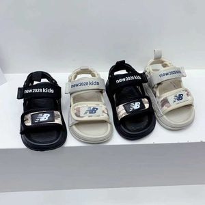 Sandals Childrens Shoes 2024 Spring New Boys Beach Fashion Koreaanse editie Kleine en middelgrote sport H240510