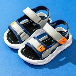 Sandals enfants en cuir d'été sandales bébé chaussures enfants enfants plats plats doux et sans glissement décontracté d240527