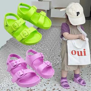 Sandalen Childrens Summer Sandals Lichtgewicht Anti -slip Eva Toddler Sandalen Baby Beach Childrens 2024 Nieuwe Open Teen schoenen voor kinderen 240423