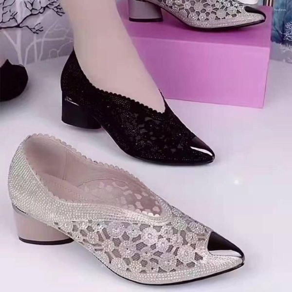 Sandalias Chunky Lace Sexy Punta puntiaguda Zapatos de mujer Verano 2023 Diseñador Mid Heels Shallow Vestido maduro Mujer