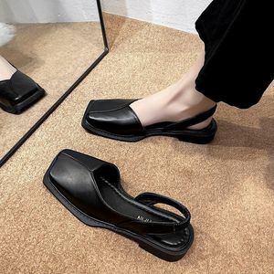 Sandalen gesloten teen sandalen mode dames schoenen passen vrouwelijk beige med blok lage hiel ondiepe mond luxe zwarte zomer sandalas 230306