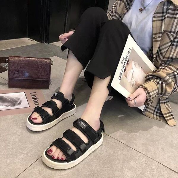 Sandalias Pareja 2023 Primavera/Verano Estilo Hada Zapatos Planos Estudiante Versátil Playa Mujeres Plataforma Romana Mujer