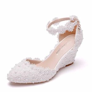 Sandales Crystal Queen Cendges Heel Femme Chaussures de mariage Bride White Lace Up Sweet Brides Dmides Bridal Pumps Plategs H240409 UQX2