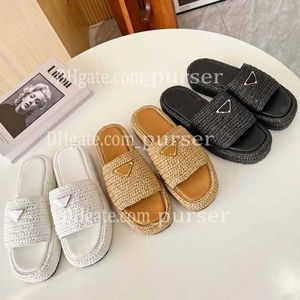 Sandalias Sandalias de lujo de diseñador Resbalón para mujer con hebilla dorada Resbalón en negro Marrón Piscina Sandalias casuales para mujer 02 cuñas cuñas plataforma cruzada