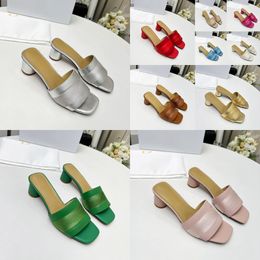 sandals Designer Sandals Salles Slippers Chaussures Designer Chaussures femmes Slippers Flip Flops Luxury Flat Shet Bottom Bottom Meuverie Casout Robe en cuir Robe Taille 35-42