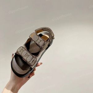 sandalias zapatos de diseñador suela gruesa sandalia plana verano de las mujeres zapato de lujo fabricante cartas tory zapatos casuales al aire libre raya g zapatillas de lujo sandalias entrelazadas
