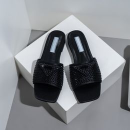 Sandalias Diapositivas de diseñador Mujer Zapatillas de lujo Sandalias Slipon con diamantes de imitación Diapositivas de verano Playa para mujer Tacones gruesos sexy Sandalias clásicas P Triángulo Zapatos de tacón bajo oficina