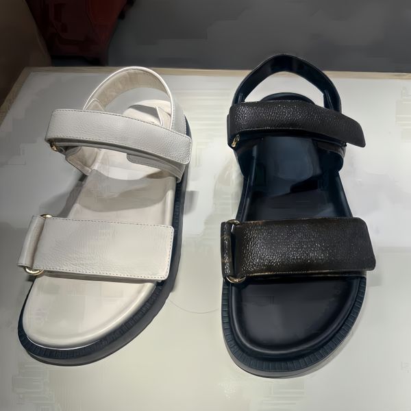 Sandals Designer Slippers Chaussures décontractées pour femmes chaussures de plage semelles épaisses brunes cordonniers d'été luxe sandale sandale luxueuse célèbre en cuir sandale hommes