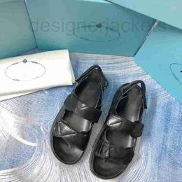 Sandales Sandales Velcro de styliste à semelles épaisses pour femmes, nouvelles chaussures de plage en cuir de vache, muffin doux et décontracté, ST2M