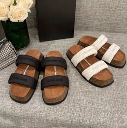 Sandalen Designer Dames Hoogwaardige waterdiamant Dubbel Slippers Comfort Verhogen Modestijl Anti slip Wood Dikke Sole Lazy Shoes 35-40