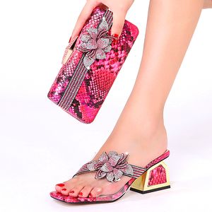 Sandalias Diamond Crystal Zapatos de mujer Conjunto de bolsos Diseño italiano Tallas grandes Verano Púrpura Oro Rosa Venta al por mayor Fit Party Boda Moda Zapatilla 230802