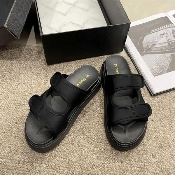 Sandals ne glisse pas la hauteur clé Femme Femmes Sanal Flat Sandale pour la plage Les baskets de pantoufle personnalisées sportif High Fashion Snaeker