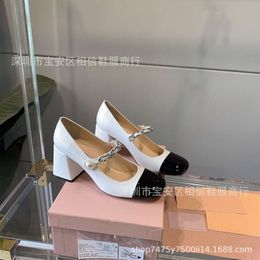 Sandales Robe Chaussures Version Haute Miao Mary Zhen Noir et Blanc Couleur Assortie Unique pour Femmes Chaîne Perle Bout Carré Coréen Tendance