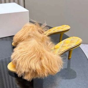 Sandales Hobe Chaussures Instagram Populaires de fourrure à talons hauts populaires pour avoir porté des talons minces à l'extérieur, élégante Lady Fairy