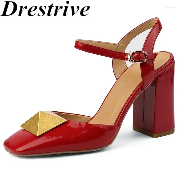 Sandales Drestrive Big Rivet Cuir Verni 2023 Mode Femmes Bout Carré Épais Talon Haut Chaussures D'été Boucle Rouge