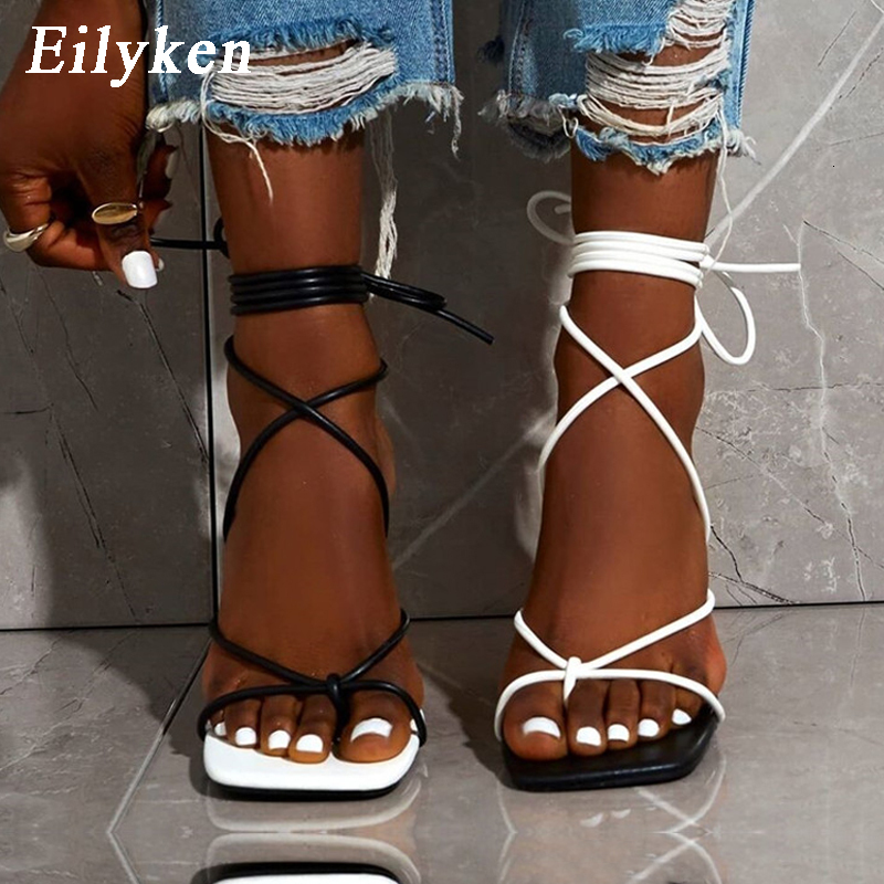 Sandaler Eilyeken Fashion Sexig snörning Kvinnor Sandaler Square Toe Thin Heel Cross bundna Party Shoes High Heel 9cm svart vit storlek 3542 230425