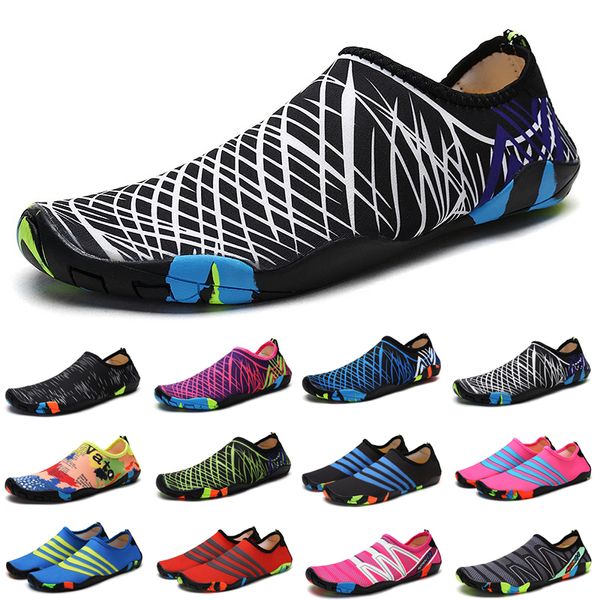 Sandalias Elásticas de secado rápido Aqua Shoes Tallas grandes antideslizantes zapatillas rojas Mujeres Hombres Zapatos de agua Calzado transpirable Zapatillas de deporte ligeras para surfear en la playa