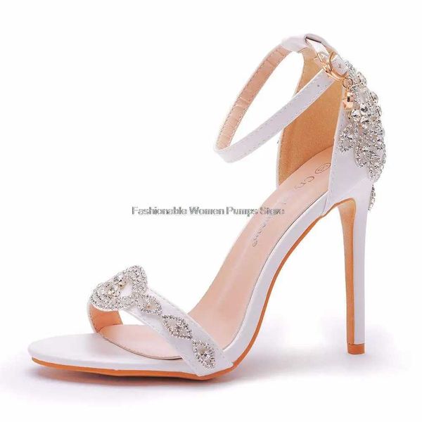 Sandales Elegant Womens Sandales Bridal Wedding Chaussures Talons hauts Slim High Heels Water Diamond Bridal Party Chaussures Femme Pompe Luxury Boucle grande taille J240416