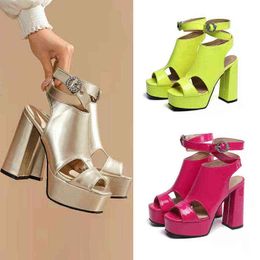Sandalias Escarpins de luxe couleur bonbon pour femmes chaussures styliste à talons compensés diapositives bouche poisson discothèque 220121