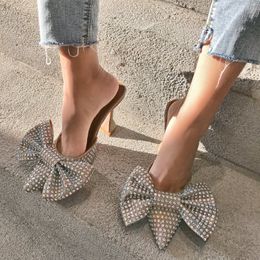 Sandales Europe et États-Unis Super Flash Bow Verre à vin brillant avec pantoufles à talons hauts pour femmes 230724