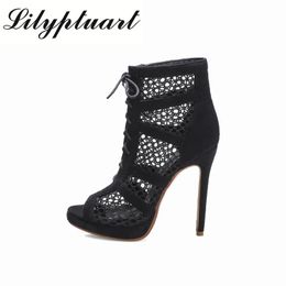 Sandalen Europäischen und Amerikanischen Open-toed frauen 2023 Sommer Fein-heeled Mesh Loch Römischen High-heeled coole Stiefel Heels Frauen