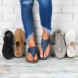 Sandalias Verano europeo y americano Punta de espiga Sandalias Pu Cuñas de cuero Tacón Suela gruesa Chanclas para mujer 2024 Talla grande 43