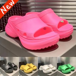 Sandalen beroemde ontwerper dames Crocc Pool Slide Slippers Parijs Rubber platform dia's slipper schoenen zwart helder roze witte sneakers dames zomerstrand Sandaal