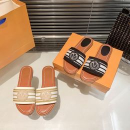 Sandalias de diseñador famoso para mujer, casa encantadora de baile, corredores de espuma de arena, zuecos de plataforma, diapositivas de importación fácil, diseñador de mujer