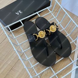 Sandalen beroemde Designer Dames Nieuwe Medusa Leather Flat Thong Sandalen Zomer Luxe Dames Slipper Top Kwaliteit Dames Beachschoenen Nieuw met doosdia's