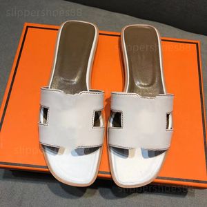 sandalias famosas mujeres de diseñador diapositivas sandles zapatilla de cuero pisos deslizadores sandalia talón plano diapositiva sandale chanclas moda de verano Sandalias zapatillas Sandles