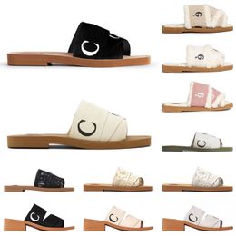 Sandales créatrices célèbres femmes pantoufles femmes uster uster mode Nouvelles sandales femmes Red Lettre de voyage Voyage de voyage Flat Chaussures pour femmes