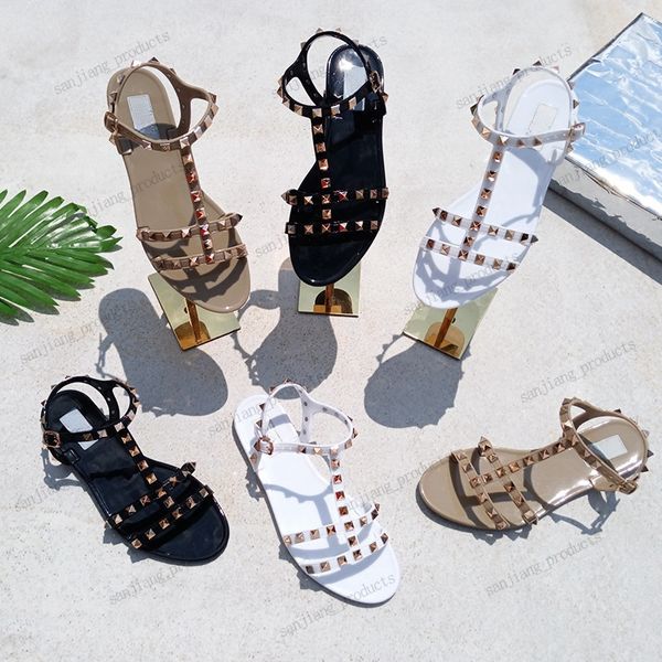 Sandalias Diseñador Famoso Mujeres Summer Beach Flip Flip Zapatos Classic Classed Studed Ladies Cool Bow Knot Flat Flat Rivet Jelly Sandals Zapatos Sandale Sandale