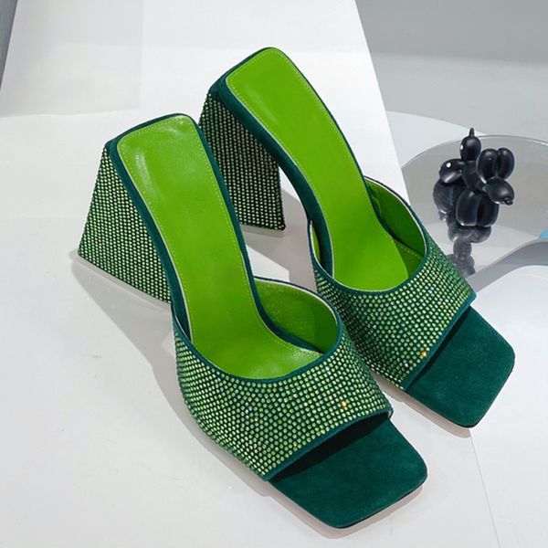 Sandalias Famoso diseñador Mujer Verano Zapatillas de tacón alto Lujo Señoras Diapositivas Cuero Punta cuadrada Tacones en forma Color sólido Diamante de imitación Moda Deslizadores Zapatos de fiesta 42