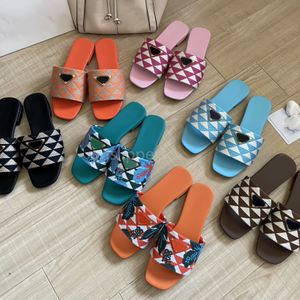 Sandales de créateurs célèbres pour femmes, pantoufles de luxe d'été, tongs à la mode, sandales de plage plates