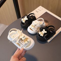 Sandalias Diseñador de moda Baby Boy ToeProtection Zapatos de verano Little Girl Hollowed Sneakers Toddler Size 1625 230731