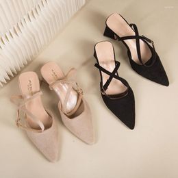 Sandales Chaussures pour femmes pointues à la mode et minimalistes avec une sangle en ligne droite. 2023 Été Creux Confortable