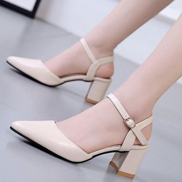 Sandalias femeninas elegantes de oficina para mujer, zapatos nulos con punta cerrada en la parte delantera y correa de hebilla, tacones medios de 5cm, zapatos de tacón de cuero suave en negro y Beige 42